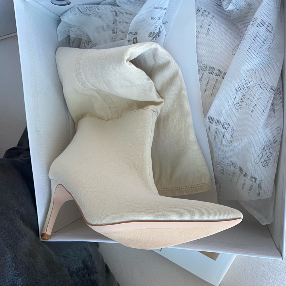 Mata Brand New in Box Cool Denim Boots Off White/Cream Color size 8 - Picture 6 of 10
